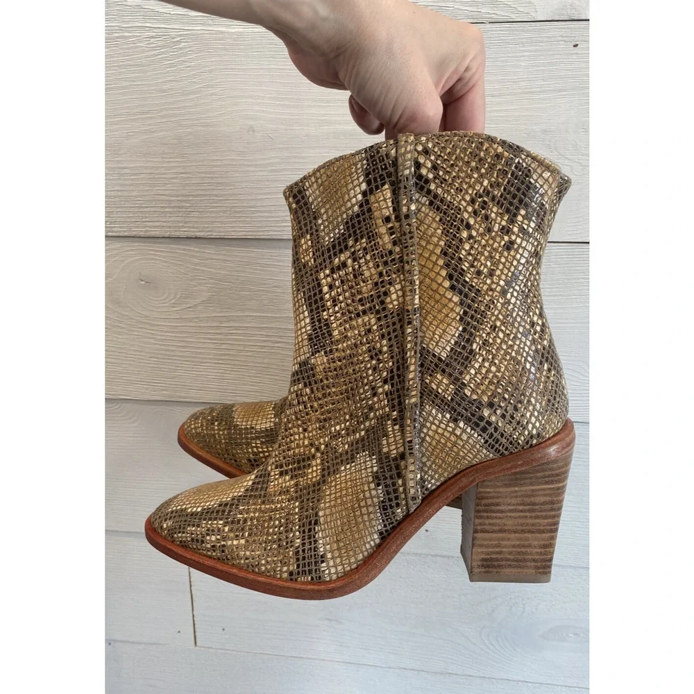 Free People Boots EU Size 37 US 6.5 Barclay Leather Snake Western Ankle Booties